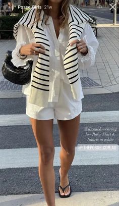 France Outfits, Coastal Fashion, Chique Outfit, Fest Outfits, Looks Pinterest, Europe Outfits, Coastal Grandmother, Chique Outfits, Italy Outfits