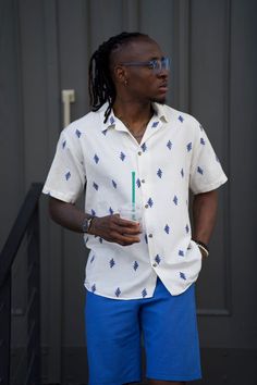 Collection : SPRING / SUMMER 22-23 💫Color : white Material Content: % 100 cottonAvailable size: S-M- L -XL- XXL Short Sleeve White Shirt, Summer 22, Summer Outfits Men, White Material, Patterned Shorts, White Shirt, Suits You, Short Sleeve Shirt, Fashion News