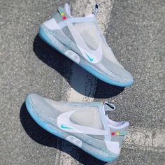 Nike Adapt, Men's High Top Sneakers, Marty Mcfly, Playing Basketball, Nike Basketball Shoes, Sneakers Addict, To The Future, Back To The Future