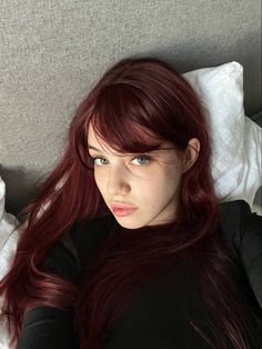 Neutral Red Hair, Dark Red Dyed Hair, Red Hair Color Ideas, Hair Pale Skin, Face Ideas