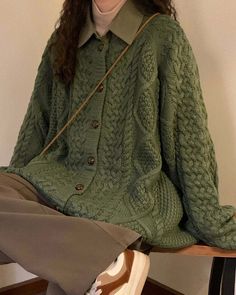 Retro 80's Grandma Collar Cardigan - Chic & Timeless Cute Green Sweater, Green Sweater Aesthetic, How To Style A Sweater Dress, Green Outfits Aesthetic, Green Aesthetic Fashion, Green And Brown Outfit, Green Knitted Sweater, Autumn Cardigan, Green Clothes