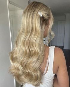 Bride Blonde Hairstyles, Blonde Formal Hairstyles, Blonde Hair Prom Hairstyles, Long Blonde Prom Hair, Blonde Sleek Wedding Hair, Prom Hairstyles For Long Hair, Ball Hairstyles, Trendy Wedding Hairstyles