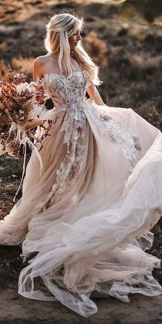 Dresses Romantic, Wedding Dress Guide, Pretty Wedding Dresses, Boho Wedding Dress Lace, Dress Guide, Dream Wedding Ideas Dresses, Backless Wedding, Bohemian Wedding Dress, Backless Wedding Dress