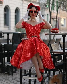 Modestil. Diskussion på LiveInternet - Russian Online Diary Service Pin Up Girl Costume, Outfits 60s, Pinup Skirt, Rich Girl Fashion, Pinup Photoshoot, Outfit Retro, Pin Up Girl Vintage, Polka Dots Fashion, Pin Up Outfits