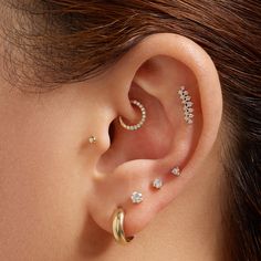 Want a daintier look but with sparkle and brilliance? The 2.5MM lab grown diamond in our best-selling Reese piercing top is just the answer! Product Details: Material: 14K Solid Gold Pin Post: Stainless Steel Diameter: 3.3mm Lab-Grown Diamond Size: 2.5mm Total Weight: 0.100g Total Carat Weight: 0.068ct Sold individually, post not included. Compatible Flat Back Posts can be purchased HERE. VIDEO on how threadless ends + posts work! Ear Party Collection Info: Elevate your holiday look with a dazzl Ear Curation Small Ears, Daith Hoop Piercing, Flat And Daith Piercing, Darth Piercing, Minimalist Ear Piercings Simple Classy, All Ear Piercings Chart, Tragus And Daith Piercing, Daith Ear Piercings, Ear Piercing Designs