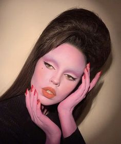 Beauty Spock, Robot Makeup, Glamorous Halloween, Alien Halloween Costume, Vintage Futurism, Space Age Fashion, Purple Alien, Alien Makeup, Alien Halloween