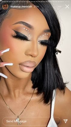 Rhinestone Eye Makeup Black Women, Makeup With Rhinestones Black Women, Glowy Natural Makeup, Natural Makeup Look Tutorial, Gold Makeup Looks, Face Beat Makeup