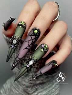 acrylic halloween nails. matte halloween spider nail art. Black Halloween Nails, Witchy Nails, Black Designs, Gothic Nails, Goth Nails, Halloween Nail Art, Fancy Nails, Nail Arts