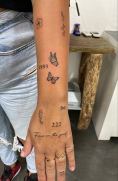 Tattoo sleeve sticker butterfly Tato Minimal, Small Girly Tattoos, Hand And Finger Tattoos, Small Pretty Tattoos, Petite Tattoos, Dope Tattoos For Women, Small Hand Tattoos, Cute Tattoos For Women, Classy Tattoos