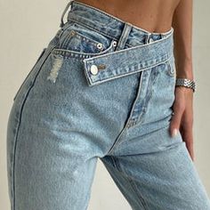 Light Color Jeans, Mama Jeans, Streetwear Chic, Streetwear Mode, Moda Jeans, Jeans Mom, Trouser Pants Women, Streetwear Fashion Women, Mode Inspo