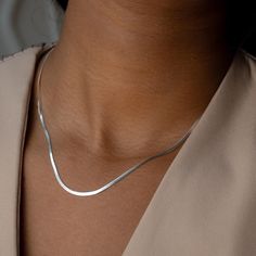 Discover our 925 Sterling Silver Necklace--a minimalist, delicate piece that's perfect as a birthday gift, anniversary present, or Christmas gift. This affordable, adjustable chain jewelry is ideal for women and makes a versatile Mother's Day or best friend gift. Elevate your style with this modern, layering sterling silver necklace. Chain length- 31cm-40cm Explore more necklaces within our collection -https://allurenl.etsy.com/listing/1786038159/ -https://allurenl.etsy.com/listing/1627985254/ -https://allurenl.etsy.com/listing/1656763227/ -https://allurenl.etsy.com/listing/1783530975/ -https://allurenl.etsy.com/listing/1764376332/ Guarantee- we are committed to ensuring your satisfaction with every purchase. If for any reason you are not completely satisfied with your purchase, we offer a Stackable Necklaces, Mother Birthday, Sterling Silver Chain Necklace, Layered Jewelry, Mothers Day Presents, Adjustable Necklace, Wedding Jewellery Necklace, Birthday Gifts For Women, Chains Jewelry