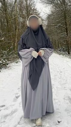 Khimar Abaya Aesthetic, Khimar Hijab Style, Blue Abaya Aesthetic, Grey Abaya Outfit, Umrah Abaya, Khimar Aesthetic, Umrah Outfit, Grey Hijab Outfit, Jilbab Outfit