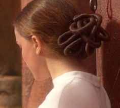 The Padawan's Guide, how to make costume Padme Costume, Star Wars Hair, Battle Of Geonosis, Star Wars Padme, Battle Arena, Star Wars Halloween, Star Wars Celebration, Star Wars Party