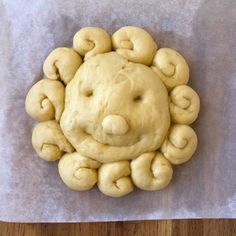 bread dough in the shape of the sun Yule Dinner Recipes, Sun Bread Recipe, Winter Solstice Recipes, What Is Winter Solstice, Solstice Recipes, Dinner Recipes Winter, Yule Dinner, Sun Bread, Baking With Children