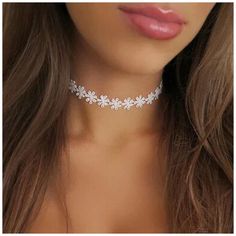 Adjustable Lace Jewelry For Parties, White Feminine Jewelry For Parties, Feminine White Jewelry For Parties, Elegant Lace Necklace For Party, Elegant Lace Jewelry For Party, Adjustable Lace Necklaces For Party, Feminine White Choker Jewelry, Elegant White Flower Choker, Elegant Silver Lace Jewelry