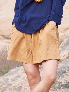 Cotton and linen
Relaxed fit
2 pockets
Elastic waistband


Measured Size
Waist: 64 cm/25 inchHips: 116 cm/45.5 inchPants length: 38 cm/15 inchFront crotch: 33 cm/13 inch Blue Yellow Grey, Shorts Cotton, Women Shorts, Casual Summer Shorts, Shorts Skirts, Vintage Shorts, Linen Shorts, Women Vintage, Linen Women