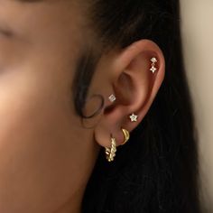 Small thick twisted rope hoop earrings are the perfect everyday earrings. Easy to put on and take off. Gold Vermeil Hypoallergenic, lead and nickel free Height 0.55in(14mm) x Width 0.14in(3.5mm) Latch, Click to close #E464-G Lower Lobe Piercing, Ear Piercings Helix Stud, Floating Helix Piercing, Helix And Lobe Piercing, Upper Helix Piercing, Piercing Earrings Ideas, Flat Helix Piercing, Piercings Gold, Upper Ear Earrings