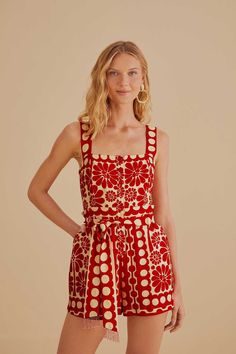 Shop the Red Palermo Sleeveless Romper at FARM Rio. Get 15% off your 1st purchase and check out new arrivals! Suspender Jumpsuit, Feminine Patterns, Dirndl Outfit, Barbie Mode, Bandeau Tops, Rock Outfit, Color Festival, Mini Robes, Red Jumpsuit