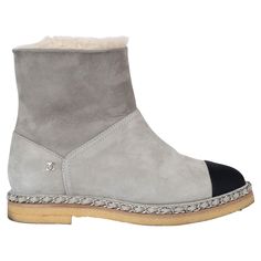 This 100% authentic Chanel Shearling Lined Boots are crafted from luxurious grey suede, offering both style and comfort. Featuring Chanel’s classic black grosgrain cap toe, each toe is bordered with a signature silver-tone chain, adding an elegant touch to the design. These boots are finished with a beige crepe sole, providing a blend of sophistication and practicality. The shearling lining ensures warmth and comfort, making these boots a chic choice for colder days. Have been worn and are in ex Grey Suede, Gray Suede, Boots Shoes, Classic Black, Clothing And Shoes, Silver Tone, Shoe Boots, Chanel, Fashion Outfits