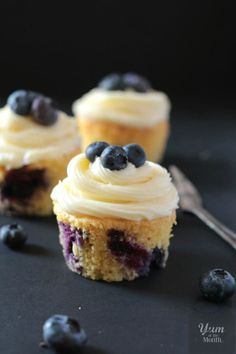 blueberry cupcakes with cream cheese frosting and fresh blueberries