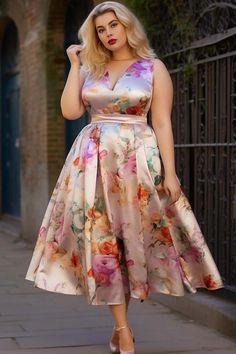 Xpluswear Design Plus Size Mother Of The Bride Pink Floral V Neck Pleated Midi Dresses Flair Gowns Beautiful, Mother Of The Bride Dresses Plus Size Summer, Pink Vintage Dresses, Summer Mother Of The Bride Dresses, Summer Gowns, Conservative Dresses, Summer Tips, Dresses Occasion, Floral Dress Design