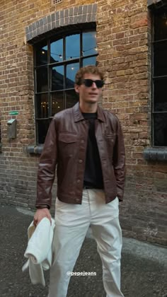 Nyc Fall Mens Fashion, Men’s Brown Leather Jacket Outfits, Brown Leather Jacket Styling, Men Brown Leather Jacket Outfit, Mens Brown Leather Jacket Outfit, Leather Jacket Outfits Aesthetic, Brown Leather Jacket Outfit Men, Men Leather Jacket Outfit, Classic British Style Men