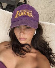 Cap Girl, Cute Hats, Purple Aesthetic, Insta Photo Ideas, Sport Girl, Women's Summer Fashion, Pretty Face, Pretty Woman, Natural Makeup