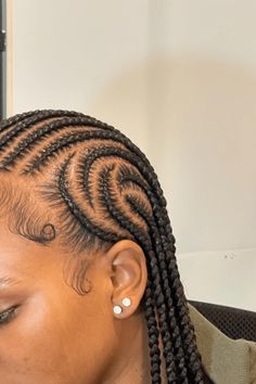 This hairstyle has a series of complexly braided cornrows that bend smoothly along the side of the head, making a flowing and lively design. The braids begin at the hairline and narrow towards the top of the head, conveying a cool and fashionable look. Gentle baby hairs are also styled at the forehead, contributing a tender and womanly feel - Click to see more of Get Inspired by Snoopy: 25 Funky Hairstyles to Try Today and follow us for more hairstyle ideas. // Photo Credit: Instagram @csmbuk Side Cornrow Hairstyles, Side Way Cornrow Braids, Stitch Braids Big Forehead, Side Part Cornrows, Snoop Dogg Cornrows, Early 2000s Cornrows, Cornrows With A Heart On The Side, Cornrow Designs