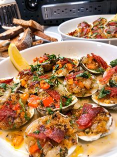 Clams Casino Recipe, Casino Food, Italian Bread Crumbs, Lobster Mac And Cheese, Thanksgiving 2024, Clam Bake