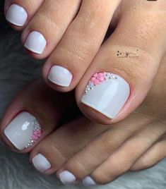 3d Flower On Toenails, Pedicure Ideas White, Fur Nails, Feet Nail Design, Quick Nail Art, Fake Toenails, Pedicure Nail Designs, Art Deco Nails, Toe Nail Color