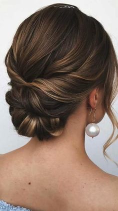 Celeb Haircuts, Bun Hairstyles For Women, Bridesmade Hair, Wedding Hair Front, Wedding Up Do, Bridesmaid Hair Inspo, Sanggul Modern, Fall Fashion Inspiration, Hair Colour Ideas