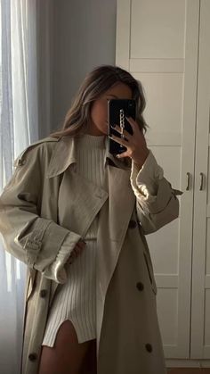 Elegantes Party Outfit, Trench Outfit, Stile Blair Waldorf, Adrette Outfits, Fest Outfits, Trench Coat Outfit, Chique Outfits