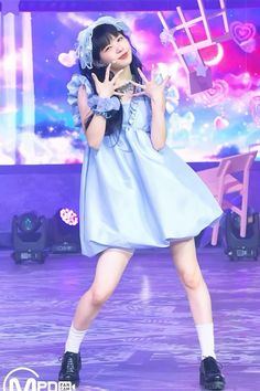 Cute Kpop Idol Poses, Moka Magnetic Dress, Kpop Dance Pose Reference, Kpop Idol On Stage, Illit Stage Outfits, Kpop Idol Pose Reference, Idol Poses Reference, Illit Outfits, Idol Outfit Ideas