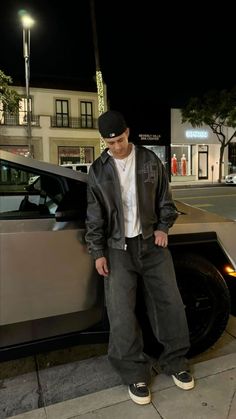 Embrace the relaxed vibe of a baggy jeans outfit. Perfect for laid-back days, they're the cornerstone of effortless street style. Aesthetic Guy Outfits, Clothing Fails, Baggy Streetwear, Streetwear Fits