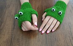 🧶GENERAL FEATURES🧶 Bttrcrochet is produced handmade sleeveless frog gloves from cotton yarn. These frog fingerless gloves are 100% handcrafted at every step. The knitting time of these frog mittens takes 5-6 days. It does not contain chemical materials that may affect human health. 💝A CUTE GIFT💝 Bttrcrochet sleveless gloves is a meaningful gift for our loved ones as every step is 100% handcrafted. This frog gloves, specially prepared by our design team, will be an indispensable gloves for yo Frog Mittens, Fingerless Mittens Pattern, Crochet Hand Warmers, Crochet Gloves Pattern, Crochet Mushroom, Formal Gloves, Crochet Bee, Crochet Fingerless Gloves, Mittens Pattern