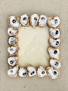 an image of a frame made out of oysters