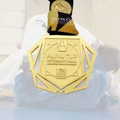 a man sitting on top of a table next to a gold plaque that says pawn cup international