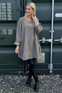 Introducing our Connie Cord Oversized Top. Made with soft fine cord cotton, this oversized top is perfect for wearing on its own or layering up. With its round neckline and batwing style sleeves, it's the perfect addition to your wardrobe. Stay stylish and comfortable with Connie. - Round neckline - Oversize - Pocket