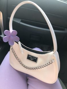 Sac Aesthetic, Aesthetic Handbags, Purple Aura, Pink Life, Girly Bags, Diy Purse, Luxury Perfume, Pretty Bags