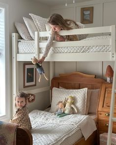 Sisters Room Ideas, Shared Girls Room Sisters, Small Bedroom Ideas For 2 Sisters, Sister Bedroom Ideas, Sisters Shared Bedroom, Sisters Bedroom Ideas, Gender Neutral Bedroom Kids, Sisters Bedroom, Small Shared Bedroom