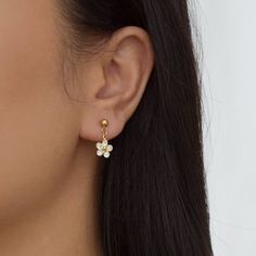 May your day be as sweet as these Daisy Earrings which feature dangling gold daisy flowers with surgical steel earring posts and 14K gold plated brass flower charms. There's a matching daisy necklace here: https://www.etsy.com/listing/666142160/daisy-necklace-flower-pendant-gold-daisy --------------------♥ PROMOS ♥-------------------- Want 10% off? Join the mailing list by visiting http://bit.ly/vedern . Just leave me a note at checkout if you have any problems applying discount codes. --------- Gold Daisy Earrings, Small Gold Earrings, Small Flower Earrings, Flower Earrings Gold, Surgical Steel Earrings, Daisy Necklace, Necklace Flower, Daisy Earrings, Earrings Flower