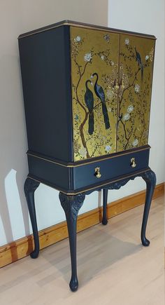 Painted Drinks Cabinet, Upcycled Drinks Cabinet, Diy Drinks Cabinet, Vintage Drinks Cabinet, Retro Bars, Art Deco Mood Board, Cocktail Cabinets, Chinese Bedroom, Drink Cabinet