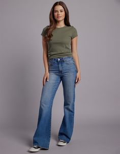 Rsq High Rise Flare Jeans. Belt Loop Waist. Button Closure Paired With Zipper Fly. Traditional 5 Pocket Design. High Rise. Flared Fit. Approx. Inseam: 33.5". 99% Cotton 1% Spandex. Machine Wash. Imported. Model Is Wearing A Size 26. Model Measurements:height: 5'8" Bust: 32"waist: 25"hips: 36"model Is Wearing A Size 32. Model Measurements:height: 5'7" Bust: 38"waist: 32"hips: 42" High Waisted Flare Jeans Outfit, High Rise Jeans Outfit, Flair Jeans Outfit, Outfits With Flares, Flare Jeans Shoes, Flare Jean Outfit, Bootcut Jeans Outfit, High Waisted Jeans Outfit, Forever 21 Outfits