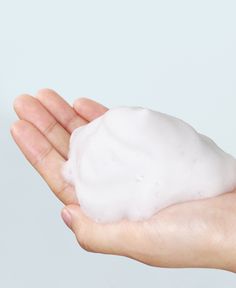 The rich moist foaming cleanser is a hypoallergenic cleanser, a low-irritant amino acid facial cleanser that is gentle enough to use on most sensitive of skins. This gentle cleanser is free of alcohol, paraben artificial colors. Klairs does not test on animals. Dilated Pores, Hibiscus Sabdariffa, Skin Tea, Drawing Water, Reduce Pores, Foaming Cleanser, Sodium Lauryl Sulfate, Aloe Vera Extract, Amino Acid