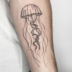 Тату #tattoo #art #jellyfish #tattooed Jellyfish Tattoo Black And White, Fineline Jellyfish Tattoo, Cute Jellyfish Tattoo, Traditional Jellyfish Tattoo, Traditional Jellyfish, Small Jellyfish Tattoo, Simple Jellyfish Tattoo, Jellyfish Tattoo Design