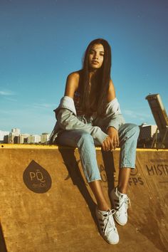 Tarla Babosa skate girll in Portugal, modelo brasileira menina skate lifestyle Book 2023, London Sign, Street Girl, Model Shoot, Skater Girls, Shoot Inspiration, Urban Style, Photography Photos, Urban Fashion