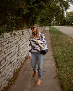 Comfy and Chic Fall Outfits | Busy Mom Outfits #momoutfits #comfyoutfits #falloutfits #bretonstripesweater Comfy Mum Outfit, Casual Sahm Outfits, Petite Mom Outfits, College Tour Outfit For Mom, Parents Weekend Outfit For Mom, Preppy Mom Outfits, Trendy Mom Outfits Fall, Chic Mom Style, Busy Mom Outfits