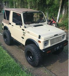 a white jeep is parked on the side of the road