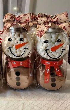 35+ DIY Christmas Presents for Family, Friends and Co-Workers - HubPages Hot Chocolate Gift Box Ideas, Christmas Hot Cocoa Gift Ideas, Diy Fall Gifts Ideas, Hot Chocolate Snowman Jars, Diy Christmas Presents For Friends, Christmas Sweet Ideas To Sell, Diy Christmas Treats Gifts, Cute Christmas Crafts For Adults, Homade Christmas Gifts Ideas Easy Diy