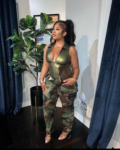 Camo Pants With Heels, Baddie Brunch Outfit, Camouflage Outfits, Camo Fashion, Camo Pants, Cute Swag Outfits, Curvy Girl Outfits, Baddie Outfits Casual